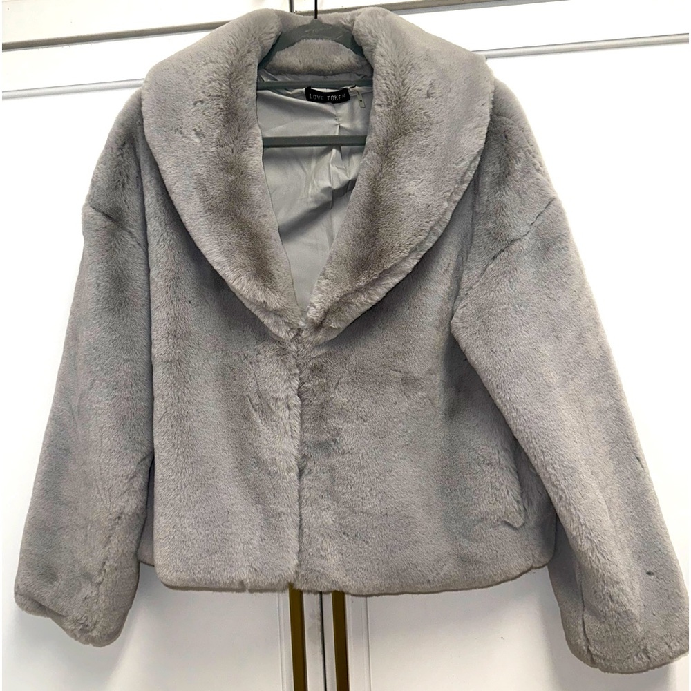 FAUX FUR CROPPED JACKET BY LOVE TOKEN